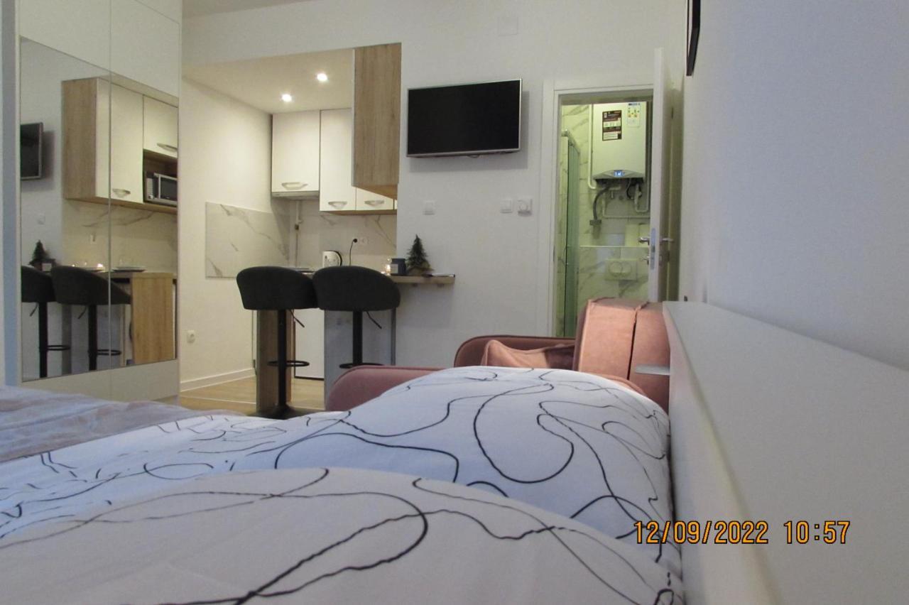 Studio Apartman Oboj Maksimir Self Check In Zagreb Bagian luar foto
